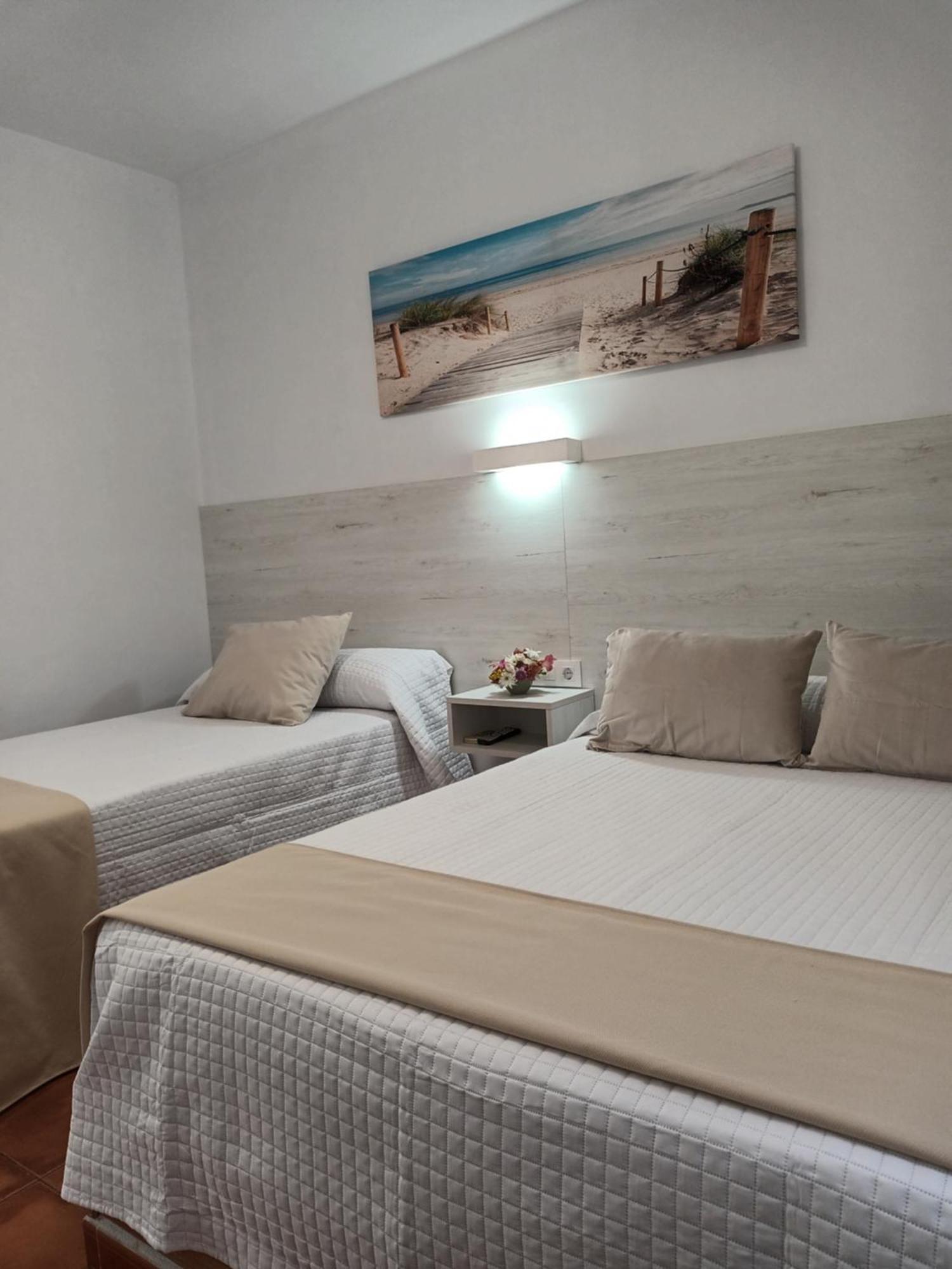 Hostal Los Mellizos Conil De La Frontera Esterno foto