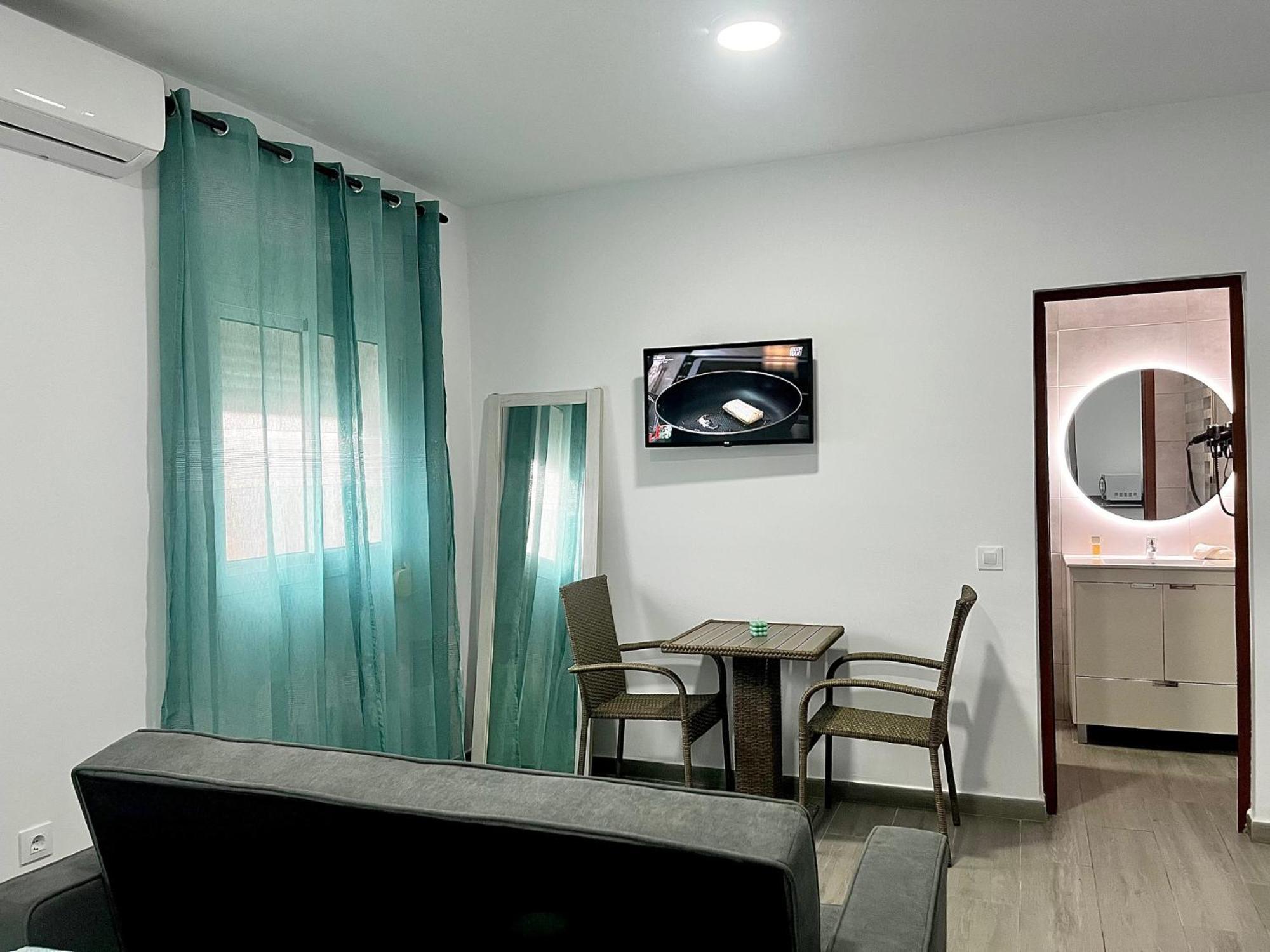 Hostal Los Mellizos Conil De La Frontera Esterno foto