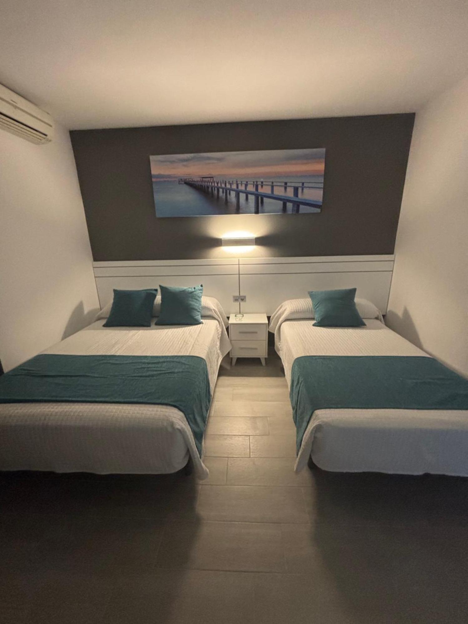 Hostal Los Mellizos Conil De La Frontera Esterno foto