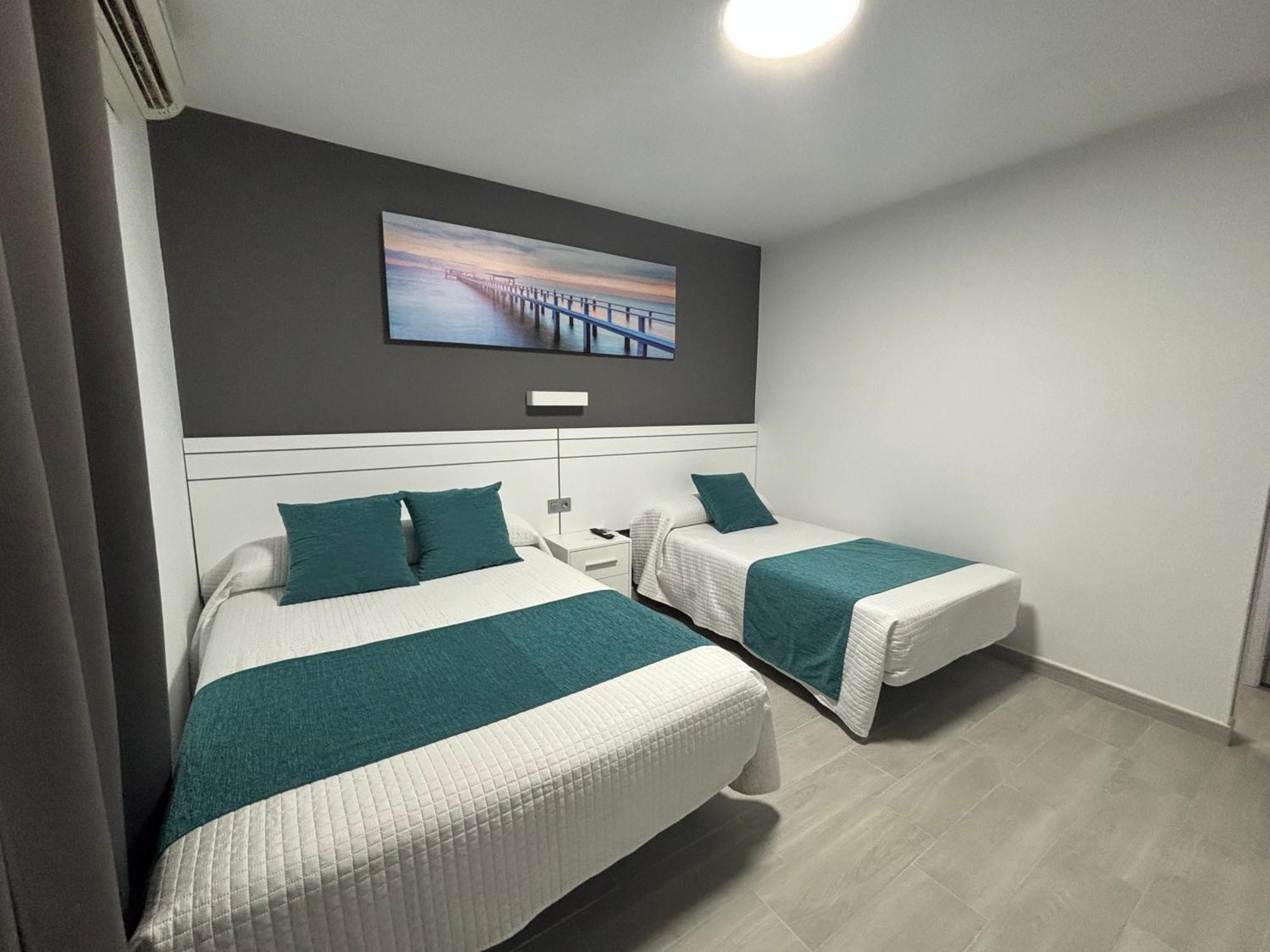 Hostal Los Mellizos Conil De La Frontera Esterno foto